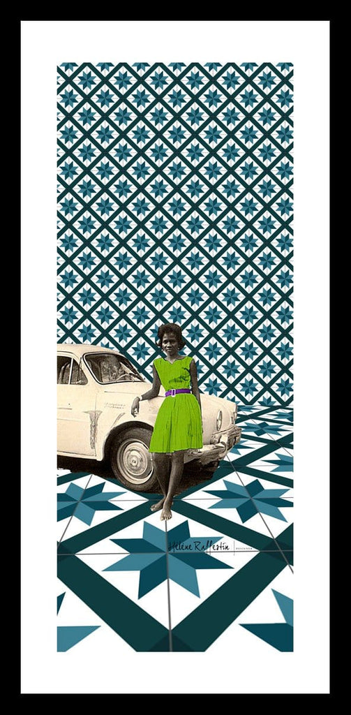 Tableau Femme en robe verte adossée à une Renault années 60 | Hélène Raffestin